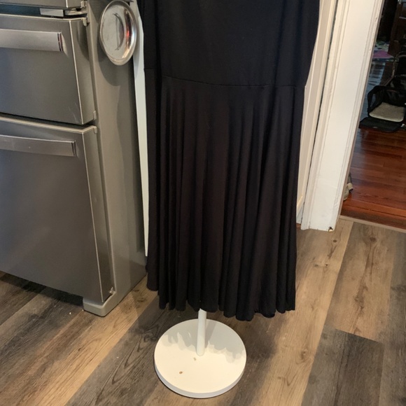 Willi Smith rayon and spandex super soft dress. Never worn - Picture 4 of 5